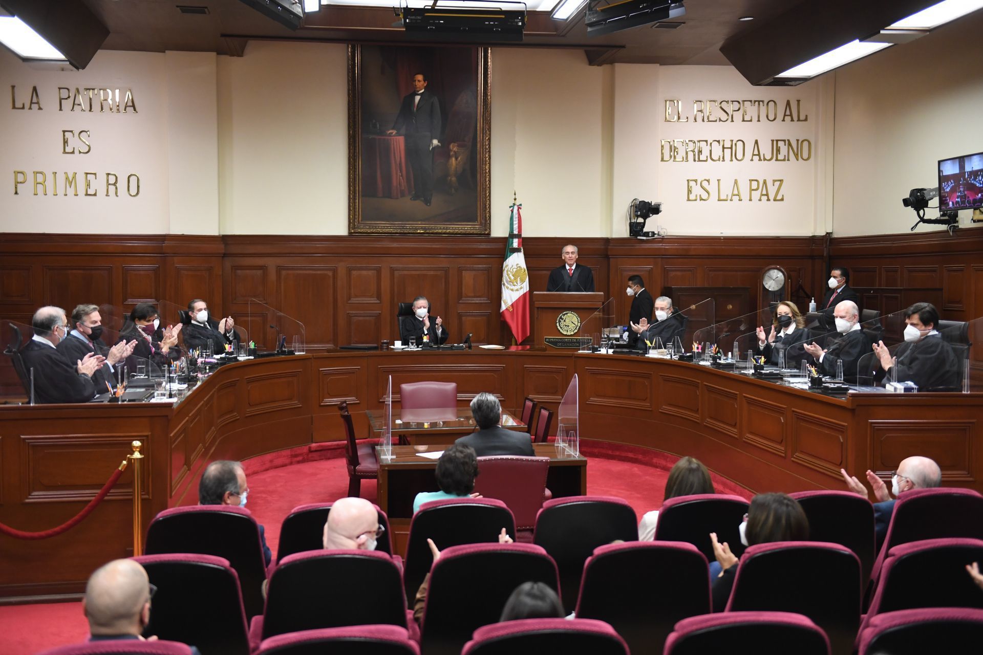 Suprema Corte da revés al INE; le ordena no posponer revocación de mandato de AMLO