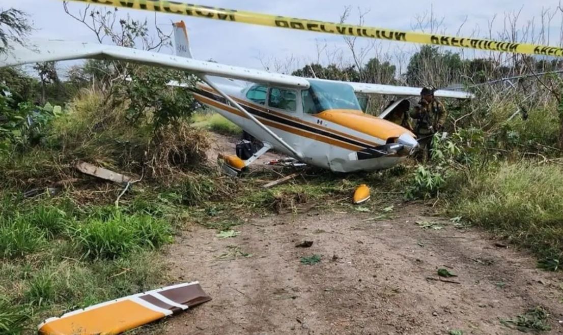 Avioneta aterriza de emergencia en Querétaro