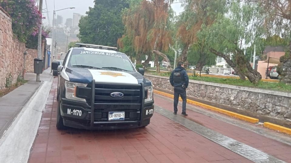 Atacan a balazos a dos policías municipales de Querétaro