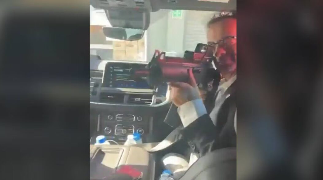 Embajador de Reino Unido en México es despedido tras apuntar con rifle a empleado