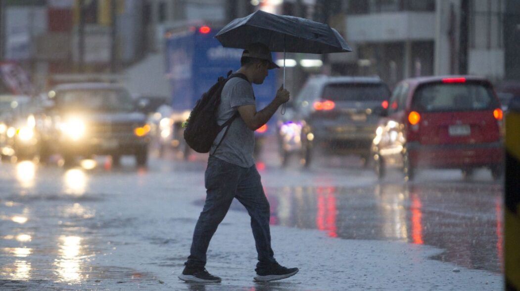 México entra en alerta por lluvias torrenciales