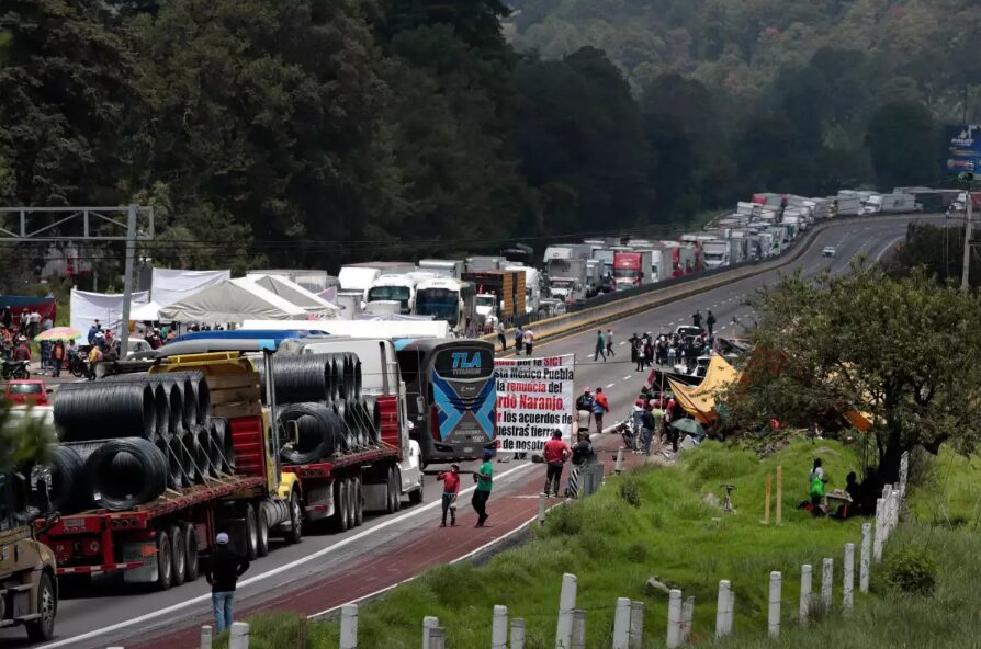 El bloqueo en la carretera México-Puebla suma 131.000 millones de pesos en pérdidas económicas