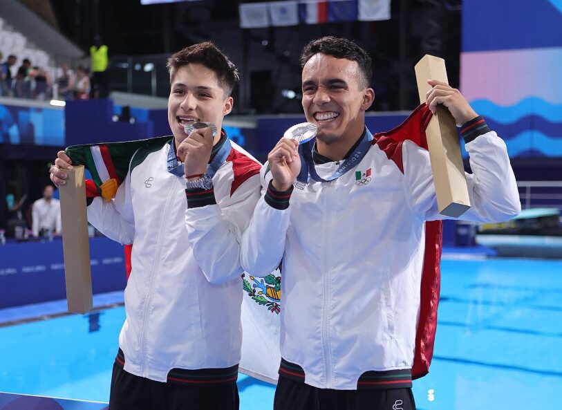 Osmar Olvera y Juan Celaya se cuelgan medalla de plata en clavados 3m sincronizado