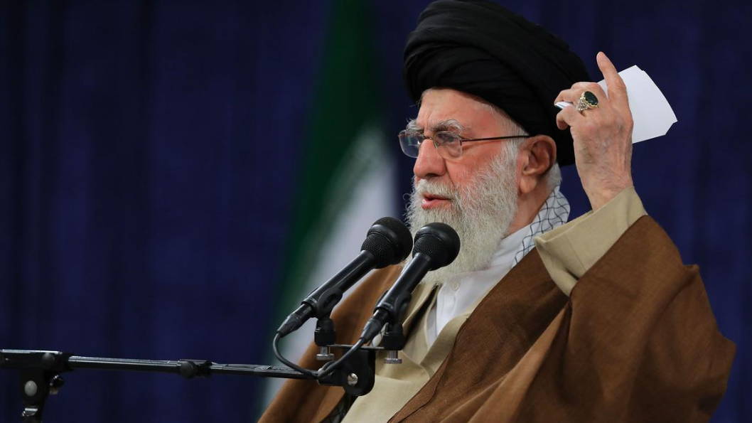 El líder supremo de Irán amenaza a EU con un «daño irreparable» si entra en el conflicto del lado de Israel
