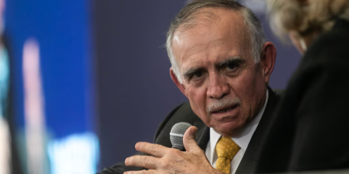 Vector, de Alfonso Romo, congela operaciones tras intervención de la CNBV