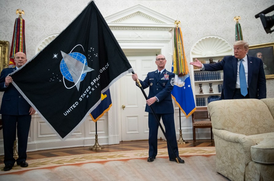 Trump anuncia que sede del Comando Espacial de EU se traslada a Alabama