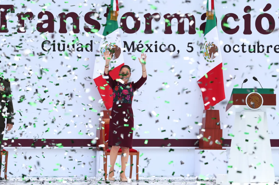 Sheinbaum celebra primer año de mandato con baño de masas