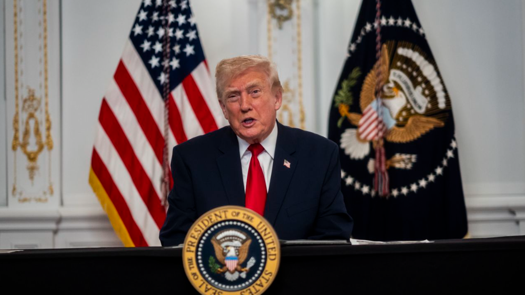 Trump insiste que los ataques contra objetivos dentro de Venezuela comenzarán “pronto”