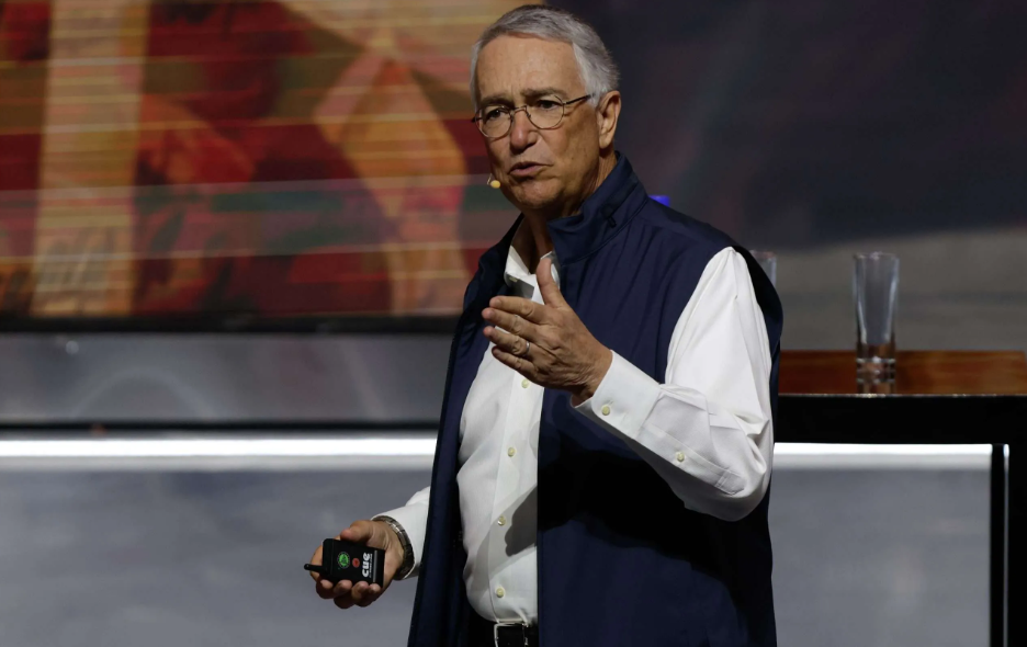 Ricardo Salinas acuerda pago de 32 mil millones de pesos al SAT