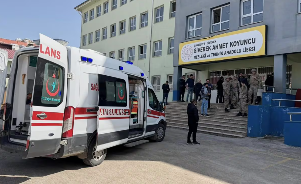 Reportan tiroteo escolar en Turquía que deja 16 heridos; agresor se suicida