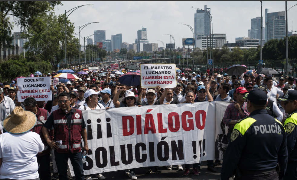 CNTE anuncia protestas en el AICM y en el Estadio Azteca en semana de inauguración del Mundial