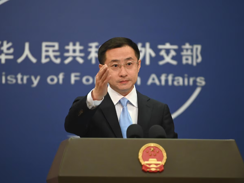 China rechaza las sanciones de Estados Unidos a Irán y advierte que defenderá sus intereses