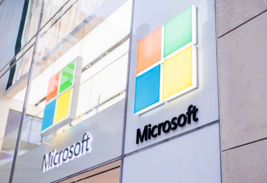Trump excluye a Microsoft y Adobe de un programa para trabajadores inmigrantes especializados